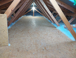 Zateplení stropu novostavby pomocí foukané izolace